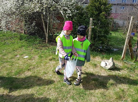 Gr. III Tydzień ekologiczny i udział w akcji "Sprzątanie Świata"