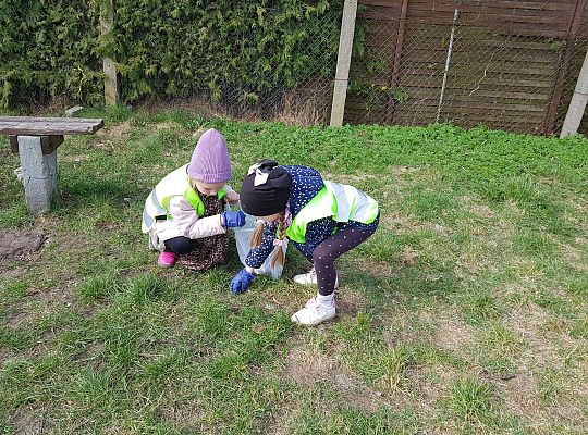 Gr. III Tydzień ekologiczny i udział w akcji "Sprzątanie Świata"