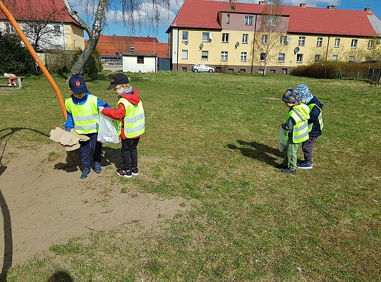 Gr. III Tydzień ekologiczny i udział w akcji "Sprzątanie Świata"