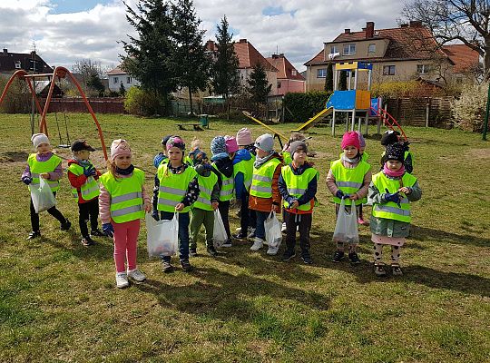 Gr. III Tydzień ekologiczny i udział w akcji "Sprzątanie Świata"