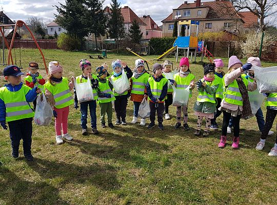 Gr. III Tydzień ekologiczny i udział w akcji "Sprzątanie Świata"