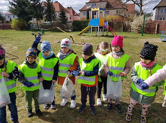 Gr. III Tydzień ekologiczny i udział w akcji "Sprzątanie Świata"