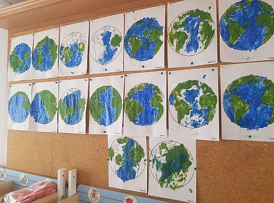 Gr. I "Dzień Ziemi" oraz spacer sensoryczny po ogrodzie