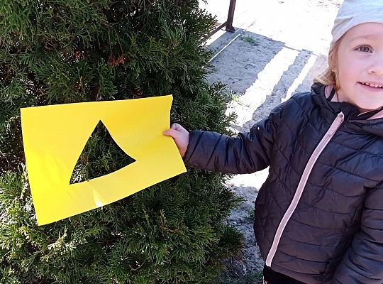 Gr. I "Dzień Ziemi" oraz spacer sensoryczny po ogrodzie