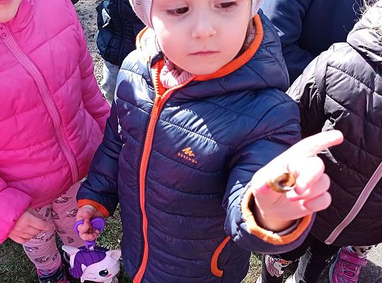 Gr. I "Dzień Ziemi" oraz spacer sensoryczny po ogrodzie