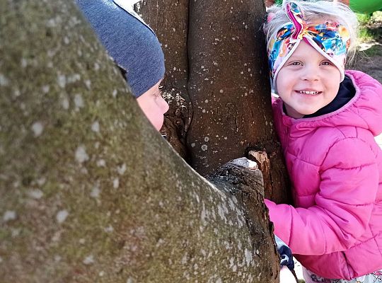 Gr. I "Dzień Ziemi" oraz spacer sensoryczny po ogrodzie