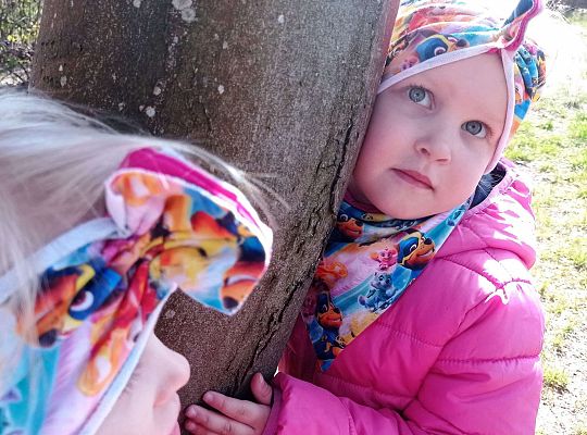 Gr. I "Dzień Ziemi" oraz spacer sensoryczny po ogrodzie