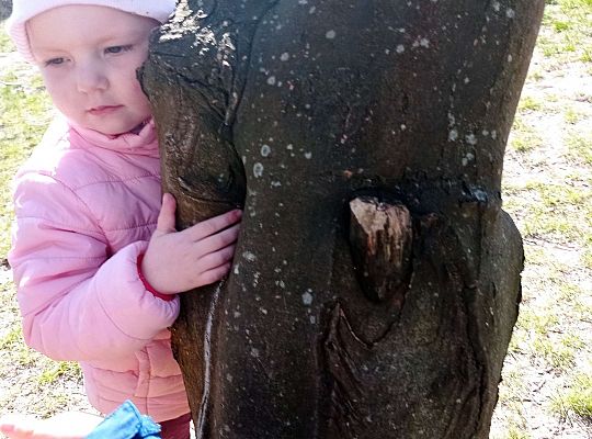 Gr. I "Dzień Ziemi" oraz spacer sensoryczny po ogrodzie