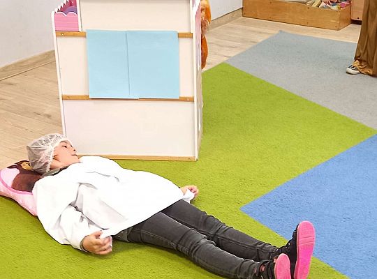 Gr. IV - Teatrzyk "Czerwony  Kapturek " w wykonaniu  dzieci