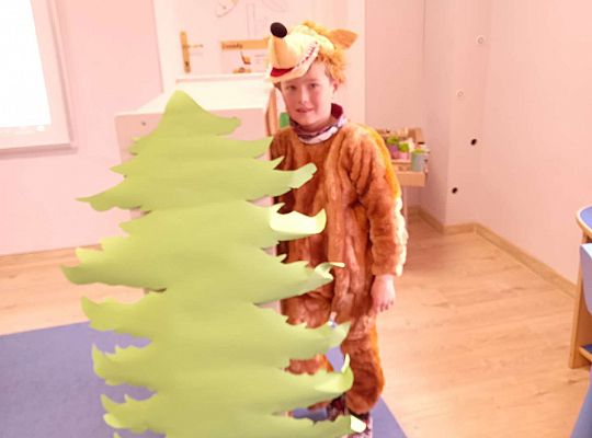 Gr. IV - Teatrzyk "Czerwony  Kapturek " w wykonaniu  dzieci