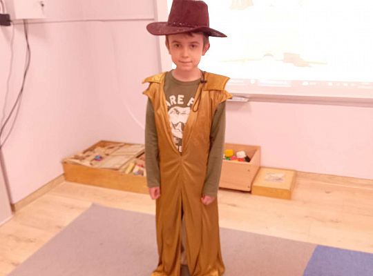 Gr. IV - Teatrzyk "Czerwony  Kapturek " w wykonaniu  dzieci