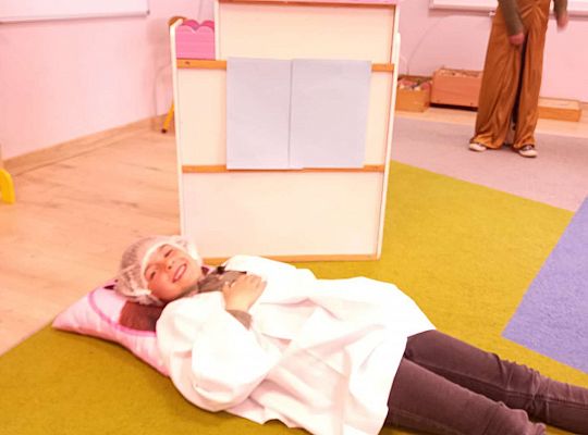 Gr. IV - Teatrzyk "Czerwony  Kapturek " w wykonaniu  dzieci