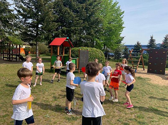 Gr. IV Ćwiczenia gimnastyczne na placu przedszkolnym