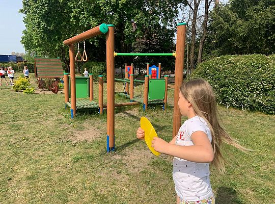 Gr. IV Ćwiczenia gimnastyczne na placu przedszkolnym