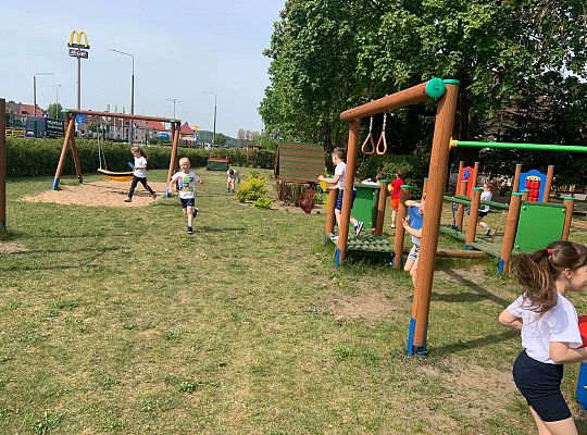 Gr. IV Ćwiczenia gimnastyczne na placu przedszkolnym