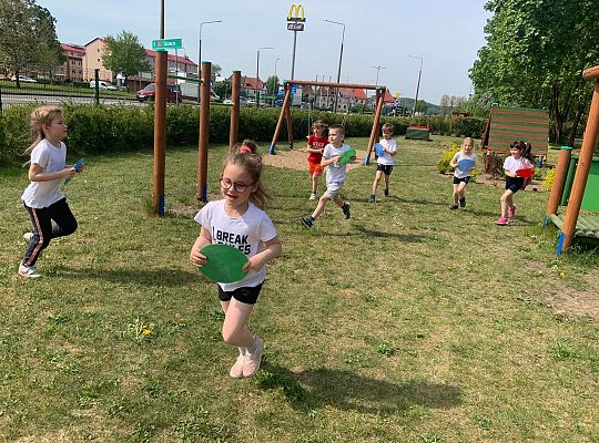 Gr. IV Ćwiczenia gimnastyczne na placu przedszkolnym