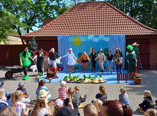 "Rzepka" w wykonaniu rodziców i nauczycieli