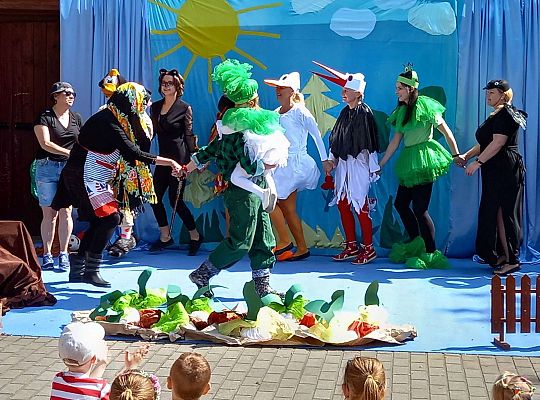 "Rzepka" w wykonaniu rodziców i nauczycieli