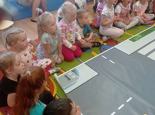 Gr. I i II Spotkanie z policjantem - tatą Zuzi i Zosi