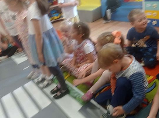 Gr. I i II Spotkanie z policjantem - tatą Zuzi i Zosi