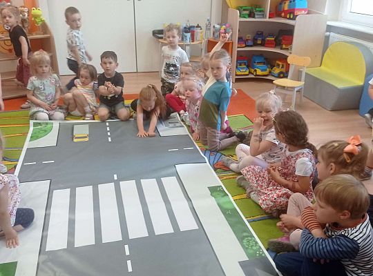 Gr. I i II Spotkanie z policjantem - tatą Zuzi i Zosi