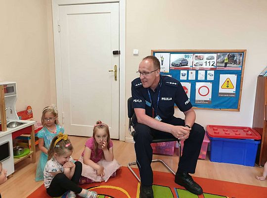Gr. I i II Spotkanie z policjantem - tatą Zuzi i Zosi