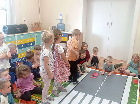 Gr. I i II Spotkanie z policjantem - tatą Zuzi i Zosi