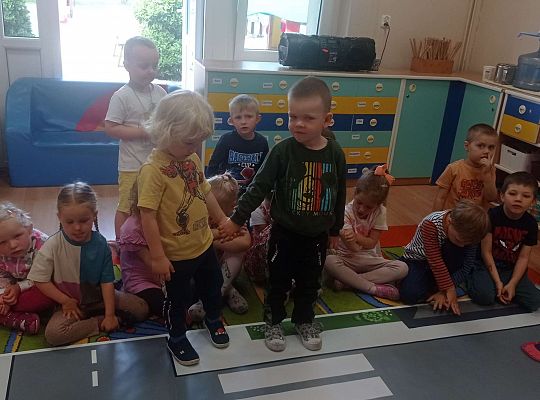 Gr. I i II Spotkanie z policjantem - tatą Zuzi i Zosi