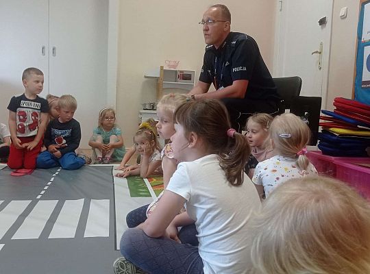Gr. I i II Spotkanie z policjantem - tatą Zuzi i Zosi