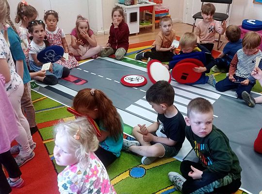 Gr. I i II Spotkanie z policjantem - tatą Zuzi i Zosi