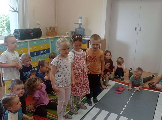 Gr. I i II Spotkanie z policjantem - tatą Zuzi i Zosi