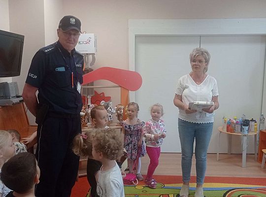Gr. I i II Spotkanie z policjantem - tatą Zuzi i Zosi