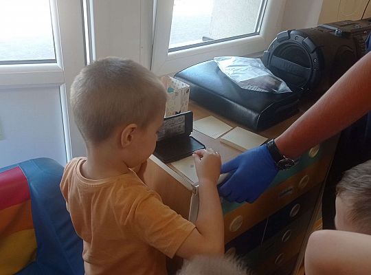 Gr. I i II Spotkanie z policjantem - tatą Zuzi i Zosi