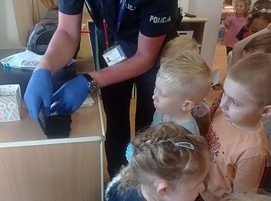 Gr. I i II Spotkanie z policjantem - tatą Zuzi i Zosi