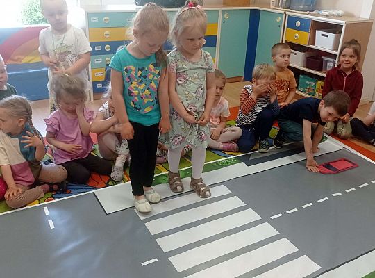 Gr. I i II Spotkanie z policjantem - tatą Zuzi i Zosi