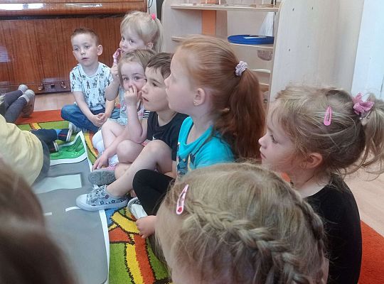 Gr. I i II Spotkanie z policjantem - tatą Zuzi i Zosi