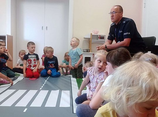 Gr. I i II Spotkanie z policjantem - tatą Zuzi i Zosi