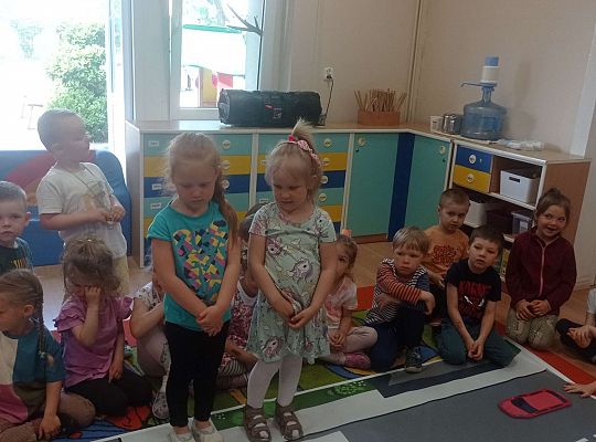 Gr. I i II Spotkanie z policjantem - tatą Zuzi i Zosi