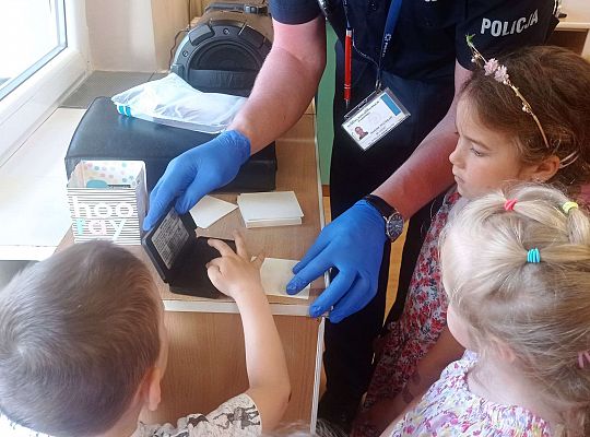 Gr. I i II Spotkanie z policjantem - tatą Zuzi i Zosi