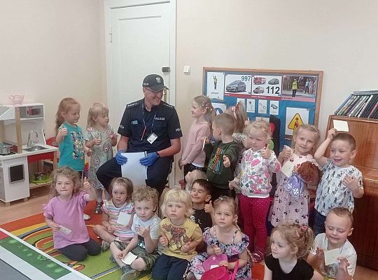 Gr. I i II Spotkanie z policjantem - tatą Zuzi i Zosi