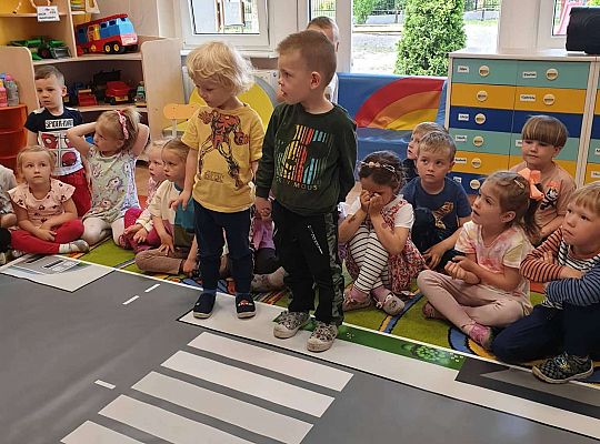 Gr. I i II Spotkanie z policjantem - tatą Zuzi i Zosi