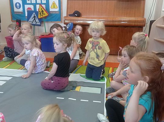 Gr. I i II Spotkanie z policjantem - tatą Zuzi i Zosi