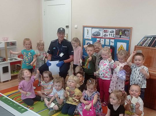 Gr. I i II Spotkanie z policjantem - tatą Zuzi i Zosi