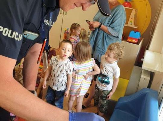 Gr. I i II Spotkanie z policjantem - tatą Zuzi i Zosi