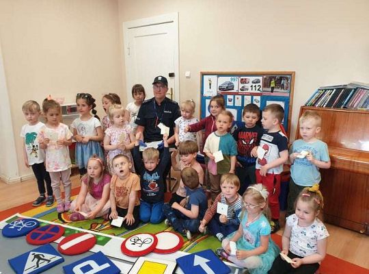 Gr. I i II Spotkanie z policjantem - tatą Zuzi i Zosi