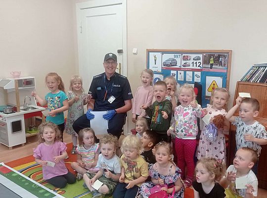 Gr. I i II Spotkanie z policjantem - tatą Zuzi i Zosi