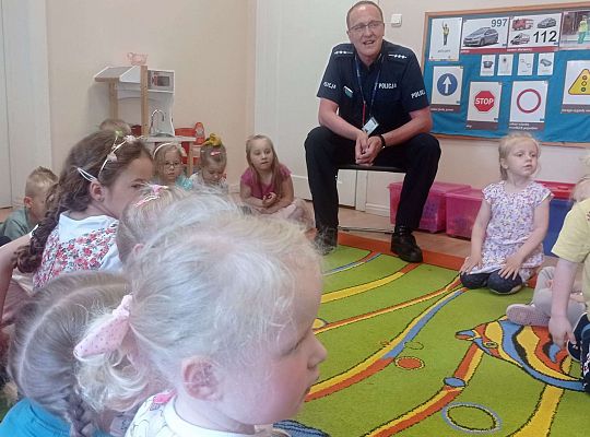Gr. I i II Spotkanie z policjantem - tatą Zuzi i Zosi