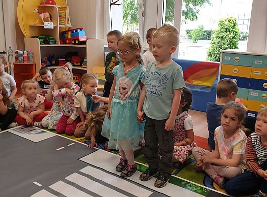 Gr. I i II Spotkanie z policjantem - tatą Zuzi i Zosi