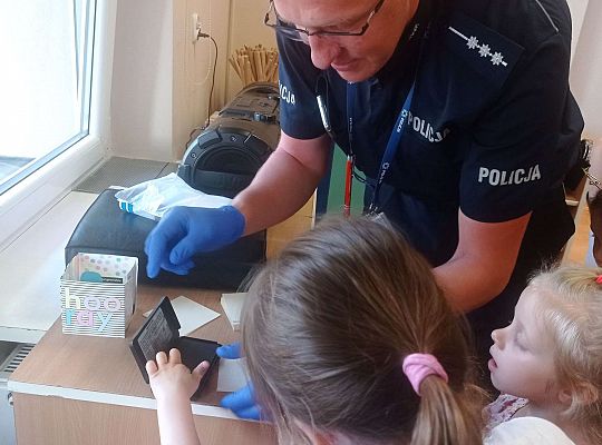 Gr. I i II Spotkanie z policjantem - tatą Zuzi i Zosi