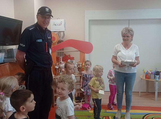 Gr. I i II Spotkanie z policjantem - tatą Zuzi i Zosi